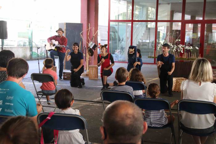 Kale antzerkia egin dute Vil 7 1595680092546