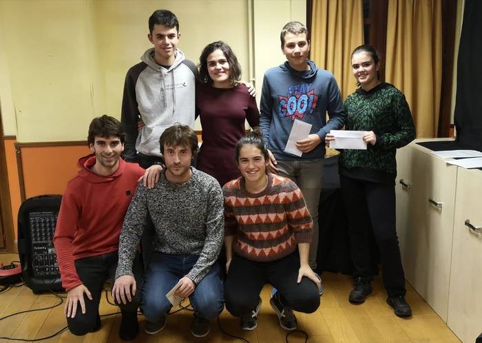 Beñat Mateos, Aner Peritz eta Oihana Aranak irabazi dute VII. Pello Mari Otaño bertso-paper lehiaketa