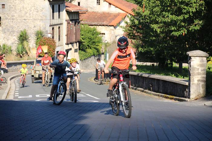 Mailot horia parte hartzaile guztientzat 24 1471109831152