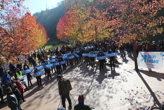 Urratsak ematea eskatu dute 4 1605967677868