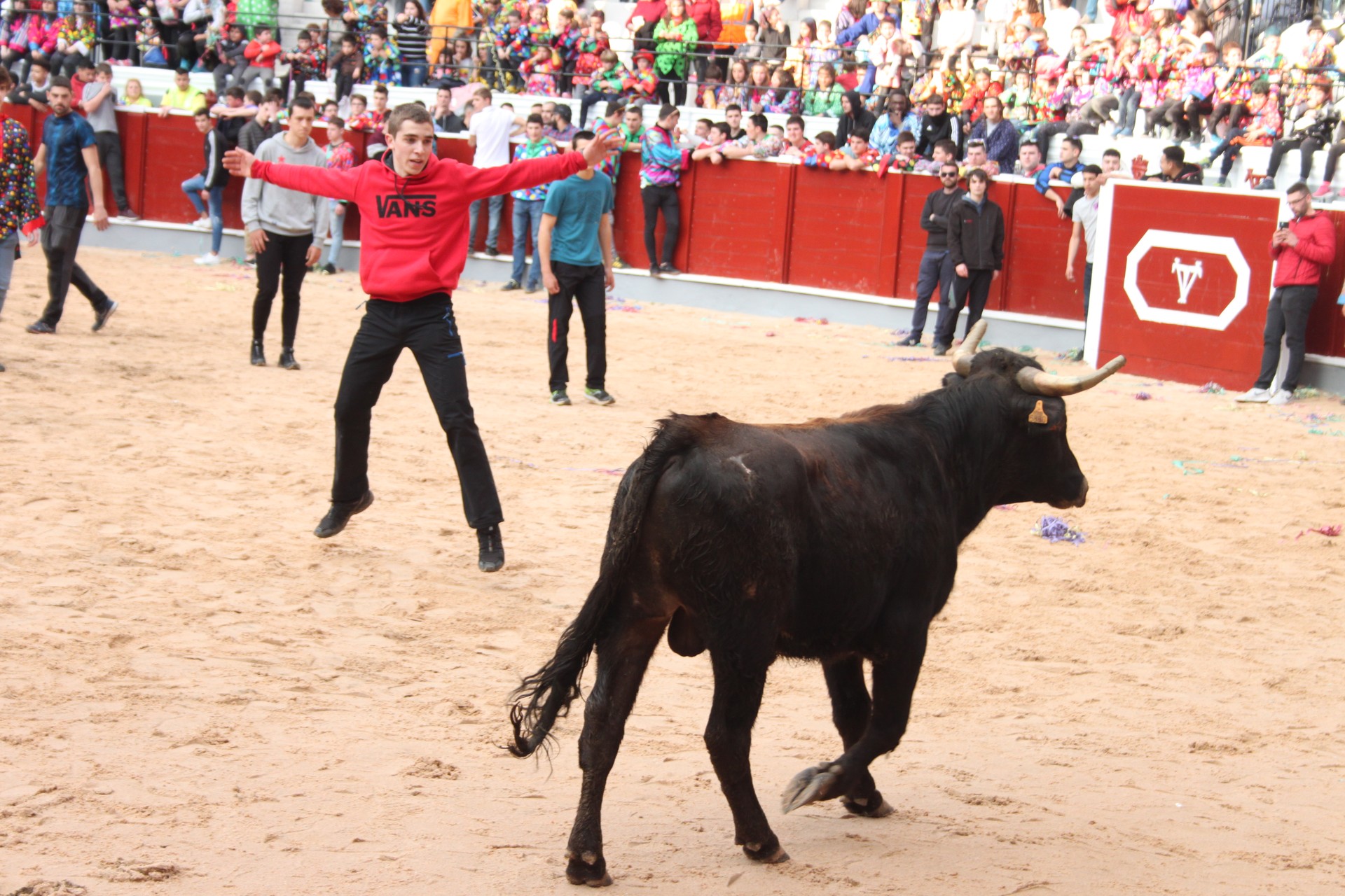 Zezentxoen ordez bigantxak egongo dira aurten Ostiral Mehean eta Piñata egunean