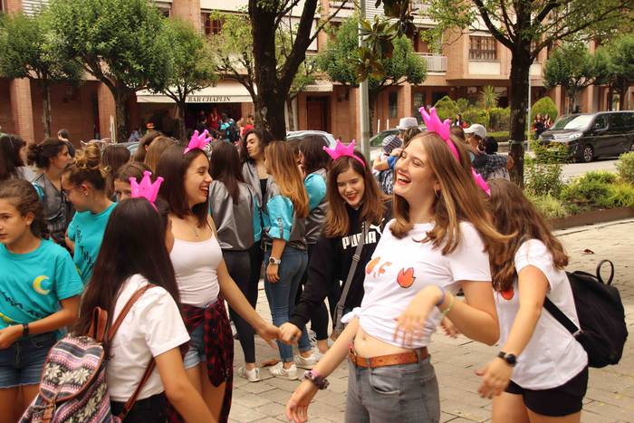 Kalean gora eta behera, kuad 23 1564506800292