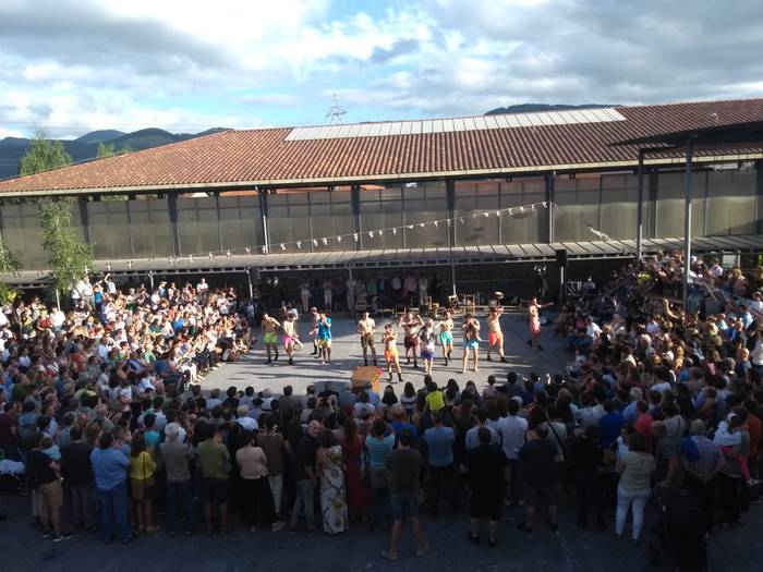 Dantza eta bertsotan igaro d 8 1565942048858