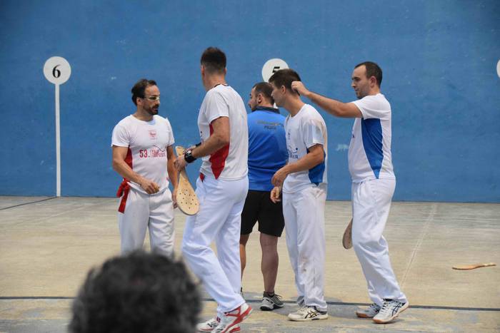 Txapelak jantzi dituzte 52.  28 1627714822828