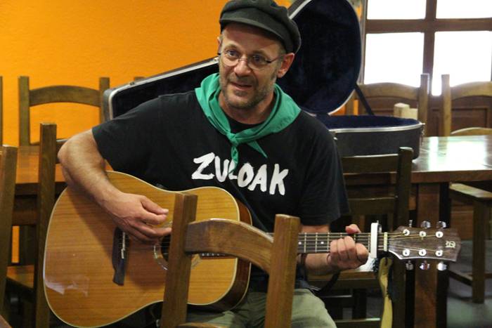 Festak hastearekin batera, j 40 1502727479956