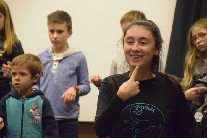 Zeinu dantza tailerra, haurr 8 1573917197040