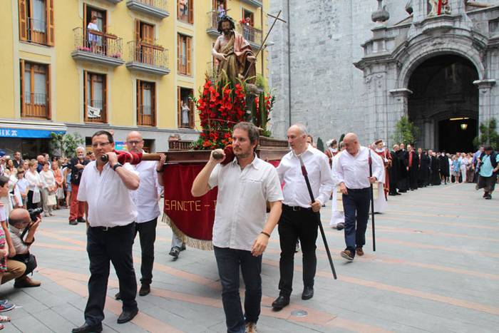 Santuek eta dantzariek poztu 61 1498312512228