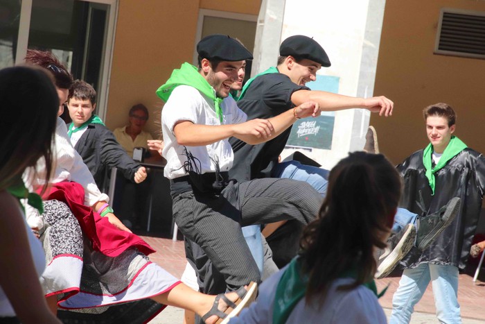 46 gaztek parte hartu dute Irurako Dantza-Sokan - 37