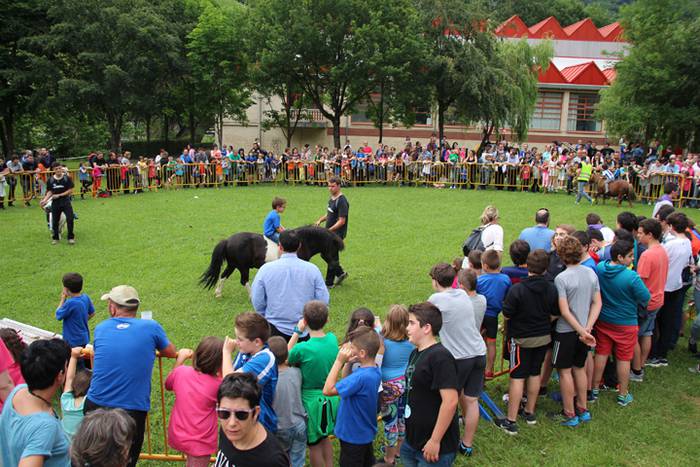 Eskola txiki eguna Ikaztegieta 57 1465750687175