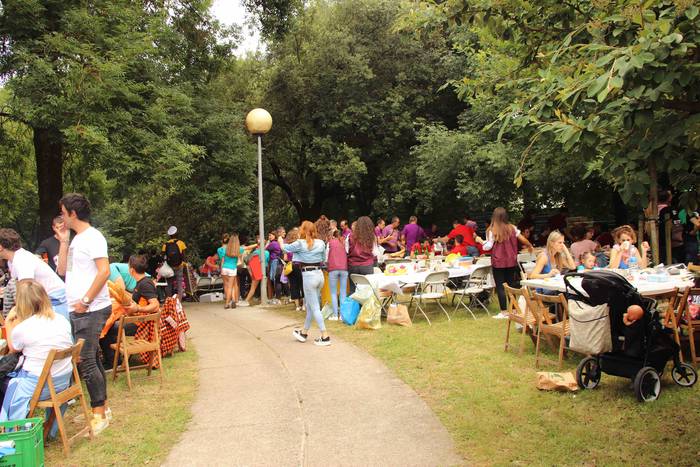 Kuadrillan bazkaltzea bezala 1 1564494450386