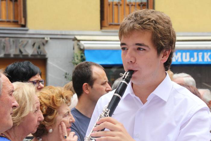 Santuek eta dantzariek poztu 72 1498312573641