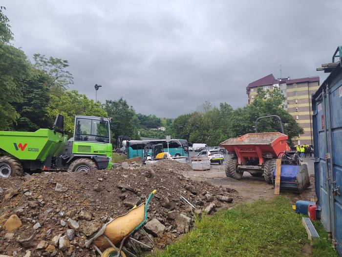 Txermingo aparkalekua eraberritzeko lanak hasi dira