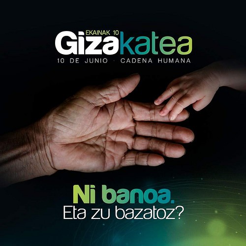 Guztiok eman behar diogulako eskua etorkizunari
