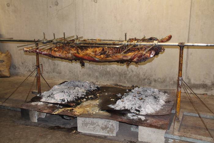 Baliaindarrak mahaiaren bueltan