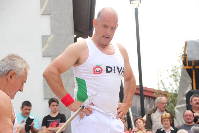 Abaltzisketa San Joan festak aizkora 17 1466947531842