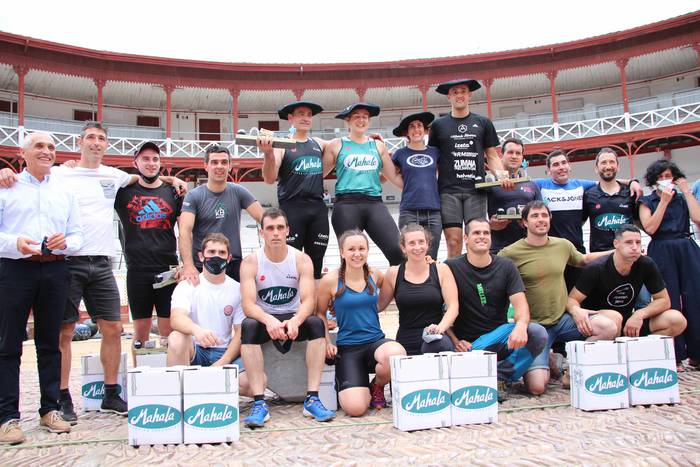 Izetatarrek jantzi dute txap 100 1624130547044