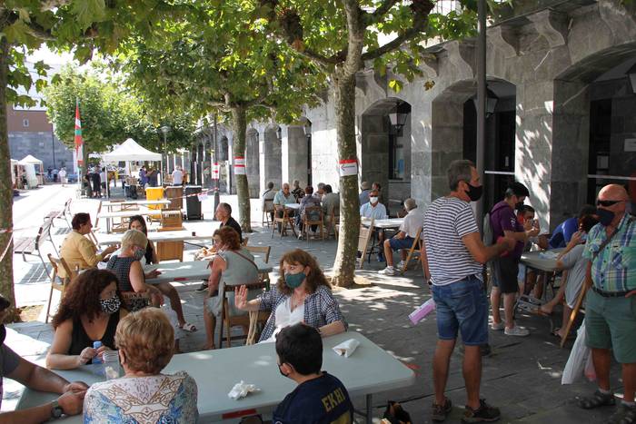 Zilarrezko urteurrenean, ino 26 1599914663376