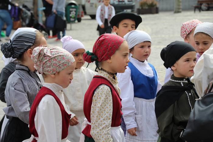 Haurrek alaitu dituzte kalea 6 1494677770064