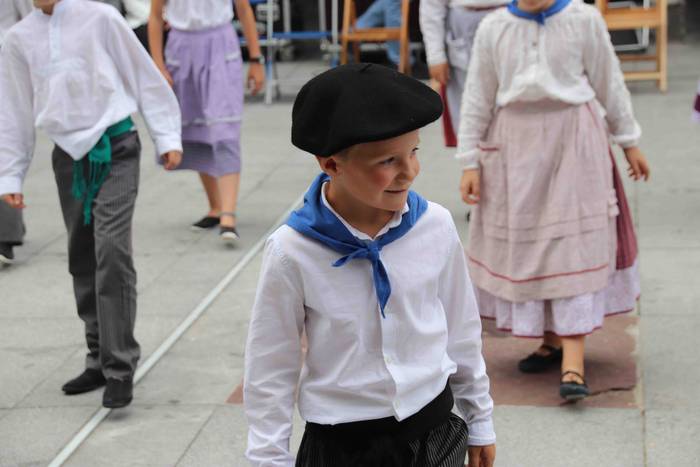 Dantzak, txistuak eta trikit 7 1565549072502