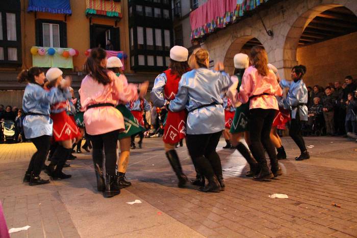 Zaldunak ere helduen danborr 9 1551555257043