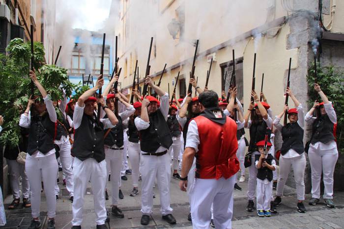 Santuek eta dantzariek poztu 101 1498312741318