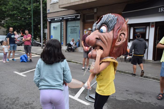 Auzotarrak nahiz herritarrak aseko dituen egitaraua