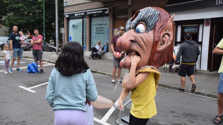 Auzotarrak nahiz herritarrak aseko dituen egitaraua