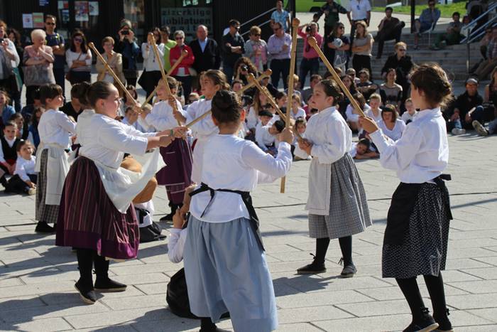 Suziria lehertzearekin bater 44 1494695791903