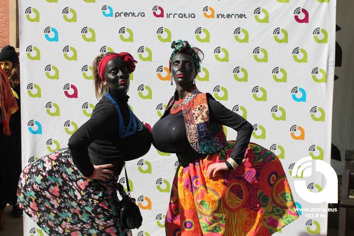 Photocoll-ean jartzeak saria 55 1488130183386