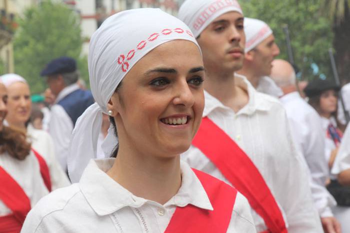 Santuek eta dantzariek poztu 109 1498312787440