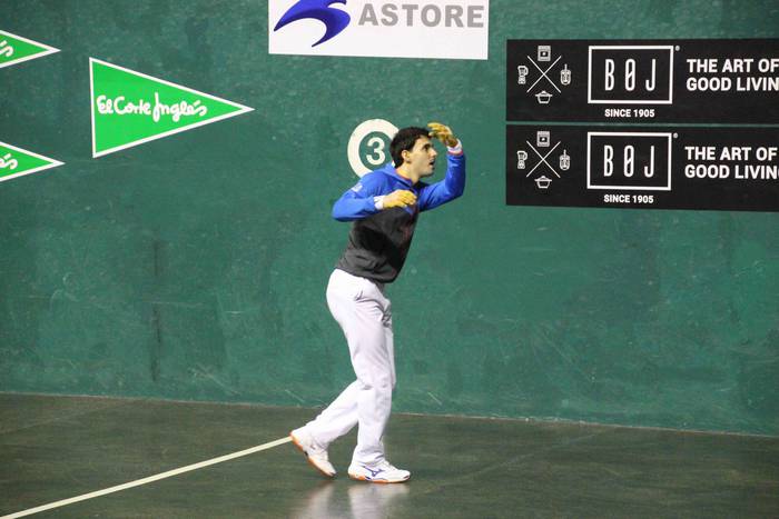 Bi maisu handi, katedralean 2 1571600466626