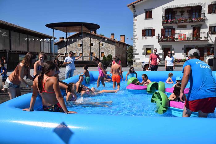 Ura eta jolasak, haurren goz 7 1566045877023