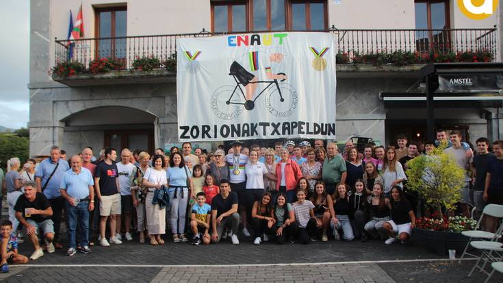 Munduko txapeldunari herrian omenaldia