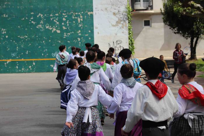 Dantzan ospatu dute Sutarrir 31 1557663363283