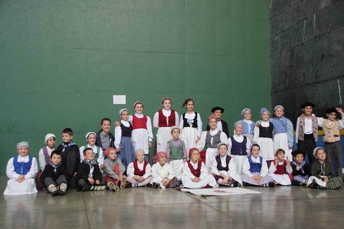 Txikienen oinak dantzan, fes 20 1527423355641