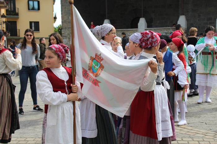 Haurrek alaitu dituzte kalea 15 1494677833372