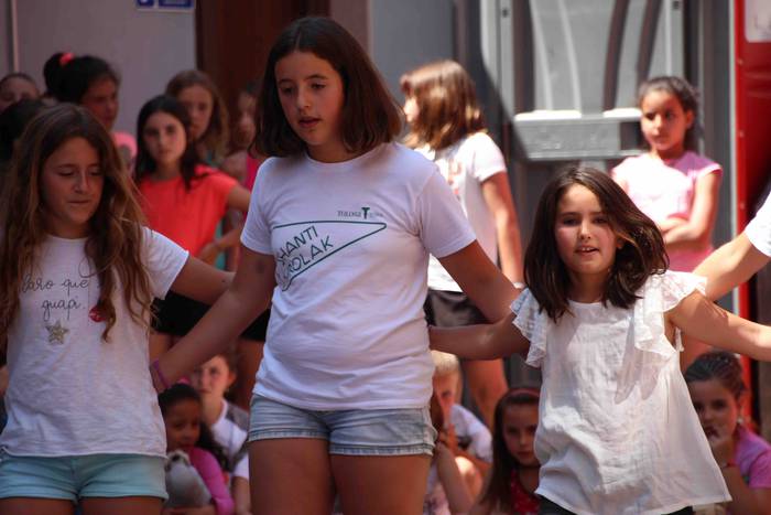 Tripa beteta, dantzan pasa d 71 1563205352437