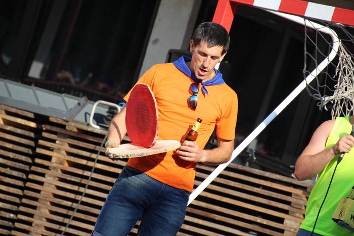 Lehiatik gutxi, festatik ask 54 1534074416423