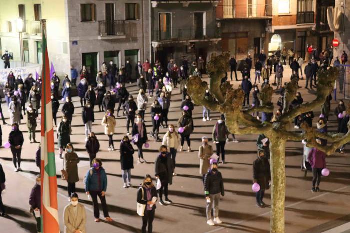 Emakumeek eskualdeko kaleak  80 1615233114806