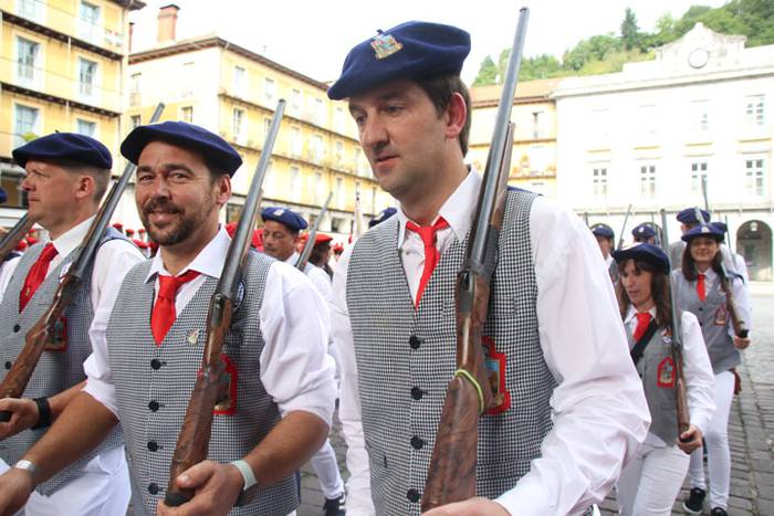 Lizarrez apaindutako kaleeta 139 1498311954382