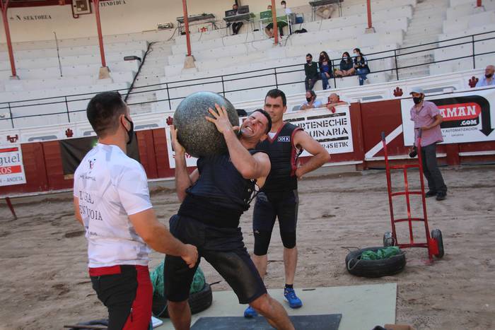 Izetatarrek jantzi dute txap 49 1624130529079