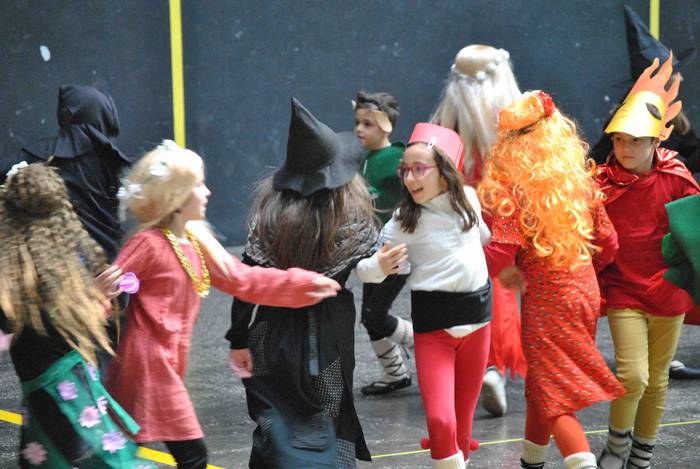 Euskal mitologiaz jantzi da  23 1582282574513