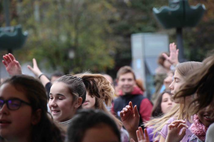 Dantza aldarri bilakatu dute 15 1543066657044