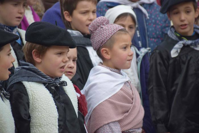 Ibarrako Uzturpe ikastolakoak gabon eskean 60 1545653491119