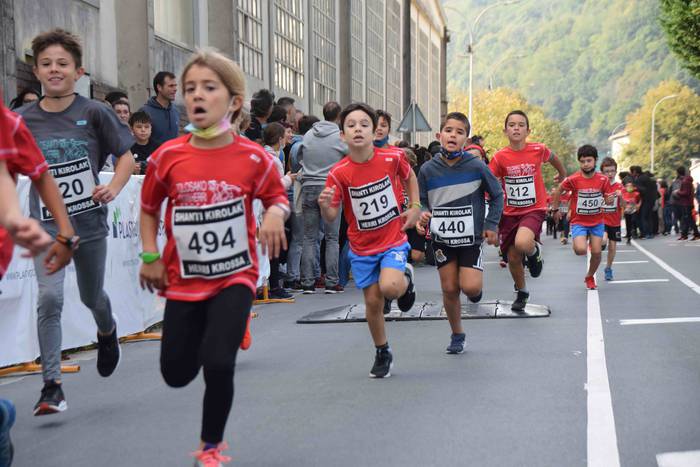 Gozatu egin dute txikienek S 15 1634039484641