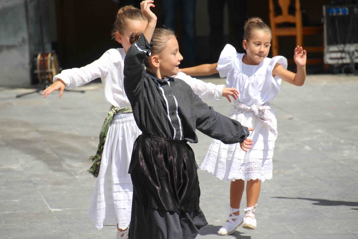 Emakumeak Adunako Axeri-dantzan, lehen aldiz - 12