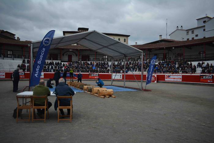 Zaleen indarraz ekin dio Arr 8 1552831994357