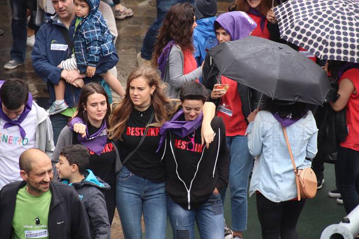 Egunari kolorea jarri diote  11 1529152449296