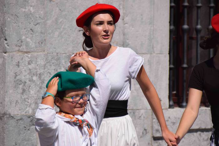 Orendain festak dantza emana 51 1534333391535