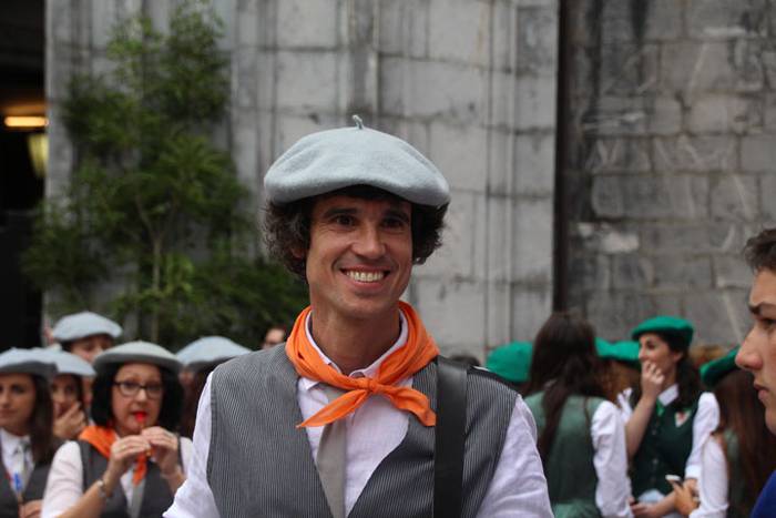 Santuek eta dantzariek poztu 11 1498312236762